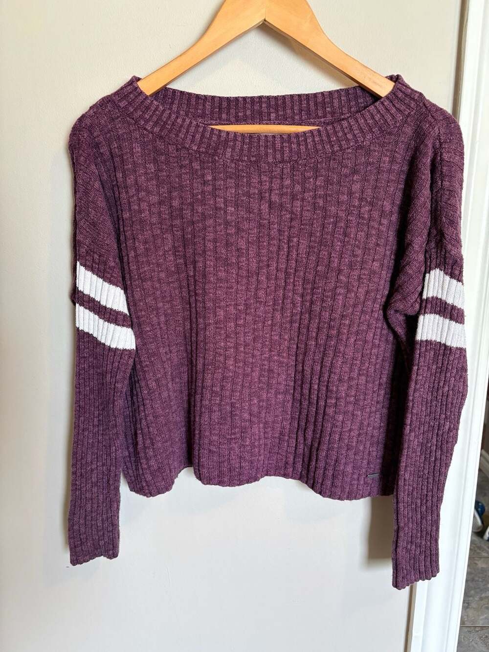 Hollister Women's Ribbed Crop Sweater with Varsity Stripe Sleeves